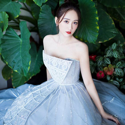 陈乔恩纱裙上身仙气喷发 红毯前⋯⋯后台狂嗑美食补充耍美热量